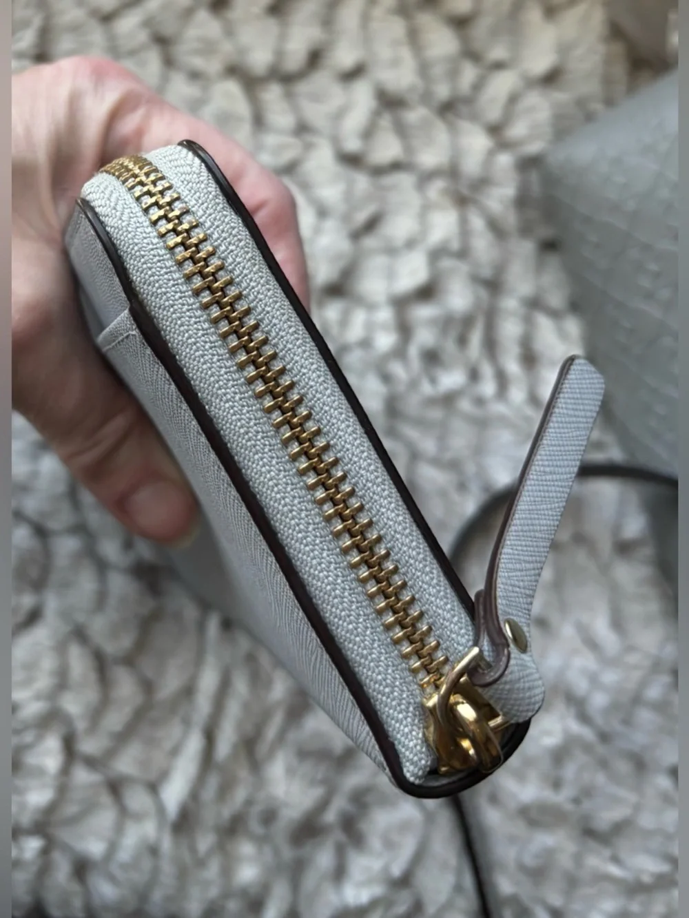 ♠️KATE SPADE EUC Saffiano Leather Continental zip around Wallet light gray